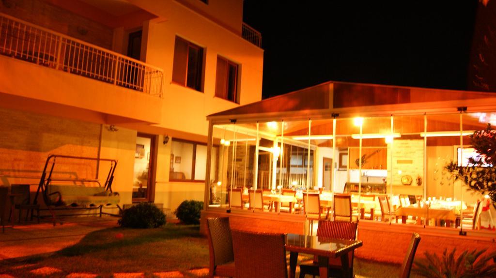Villa Fokai Hotel Yenifoca Buitenkant foto