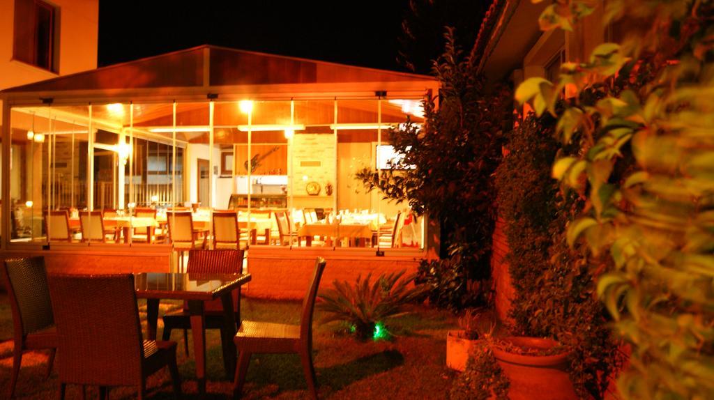 Villa Fokai Hotel Yenifoca Buitenkant foto